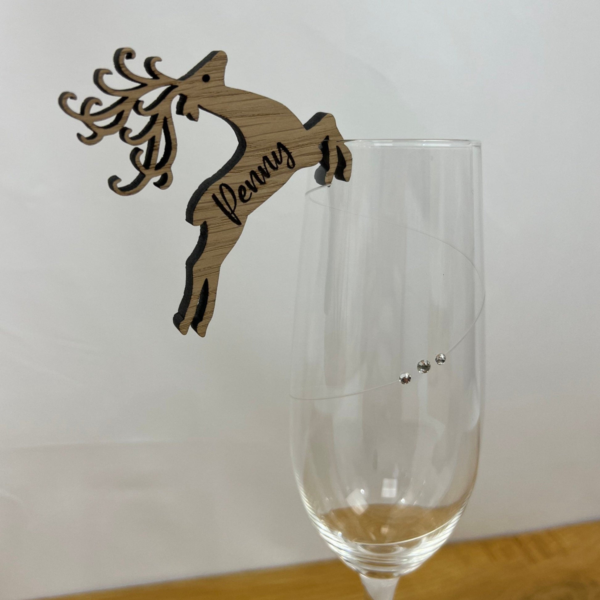 Hanging Reindeer Table Names for glasses